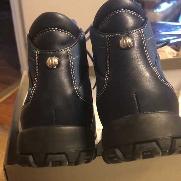 Suede boots - Picture 3 of 6